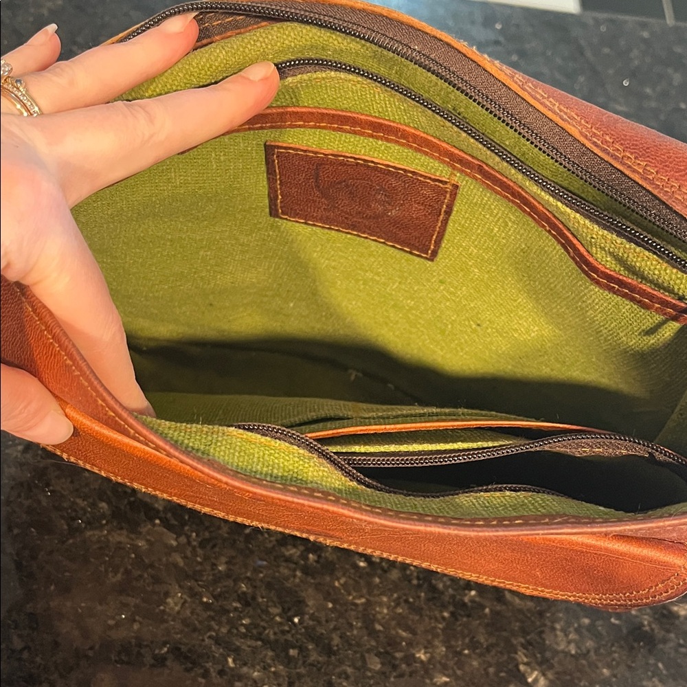 Vintage Tan Leather Crossbody Bag - Picture 5 of 9